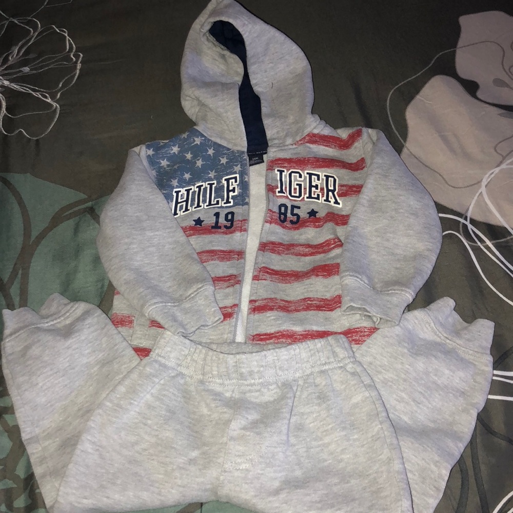 Tommy Hilfiger sweat suit